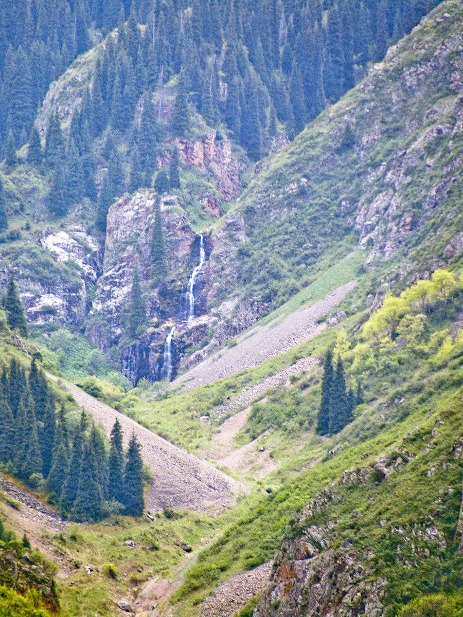 Водопад Скалистый тургень